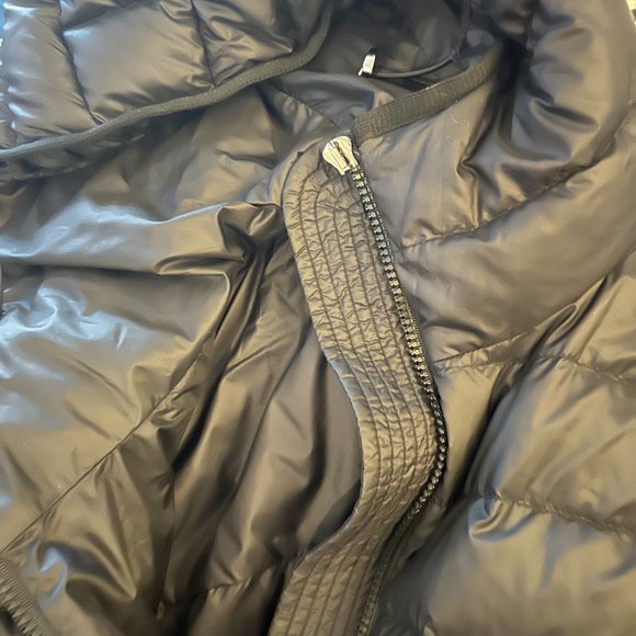 Moncler Women's Lightweight Down Jacket - Picture 7 of 9